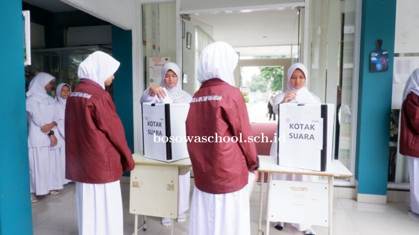 SMP Bina Insani Gelar Pemilu, Pilih Ketua OSIS dan Ketua MPK