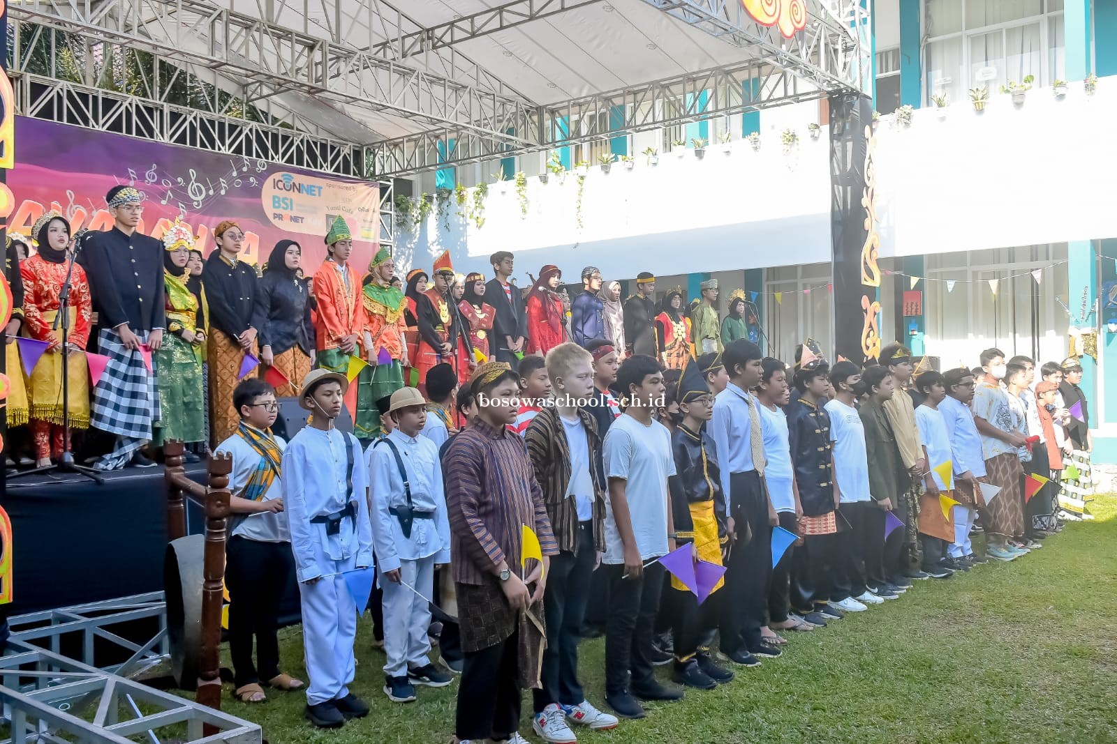 SMP Bosowa Bina Insani Gelar Extravaganza Parade Kebudayaan